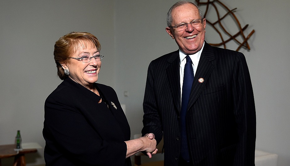 PPK se reunió con la presidenta de Chile, Michelle Bachelet. (Reuters)