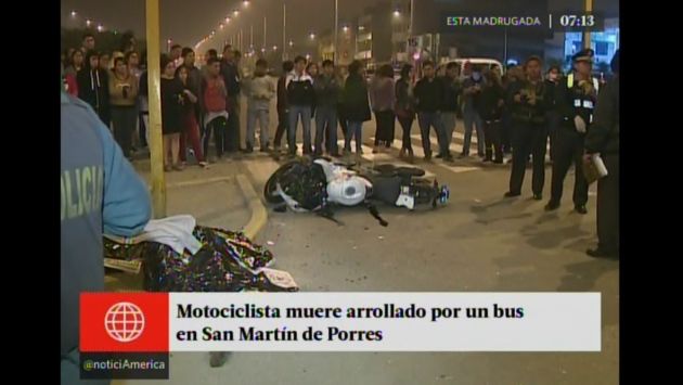 Motociclista murió tras ser arrollado por bus en San Martín de Porres. (Captura de video)