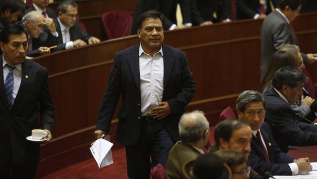 En la mira. Velásquez indica que ministro debe salir del gabinete censurado y no al final del gobierno. (Perú21)