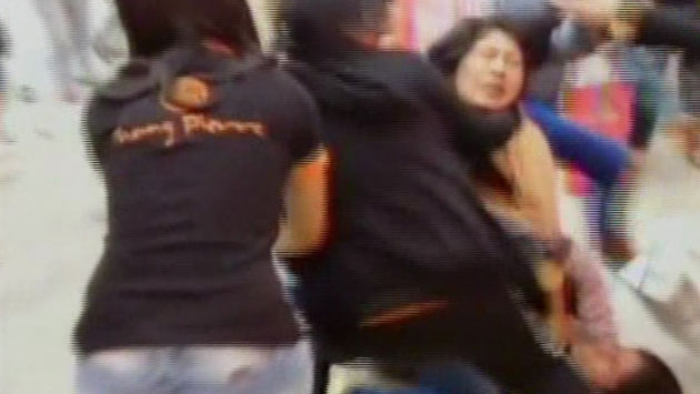 Barrios Altos: El enfrentamiento lo iniciaron dos mujeres, luego todo se salió de control. (Buenos Días Perú / Captura)