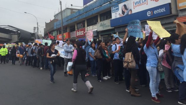Universidad Federico Villarreal: Estudiantes marchan a Sunedu para exigir elección de autoridades. (@jorgeab1967)