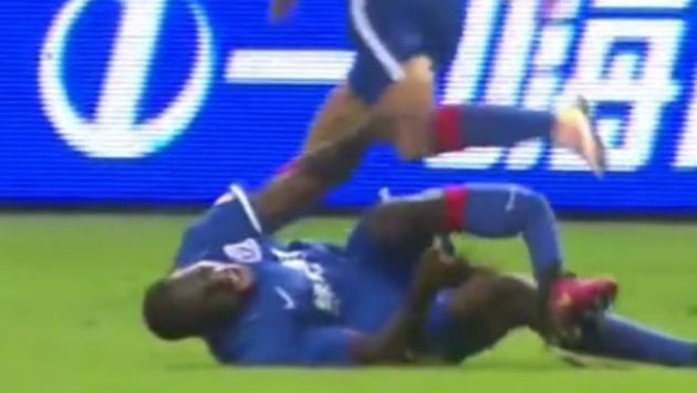 Demba Ba sufrió una grave lesión durante un partido del fútbol chino 