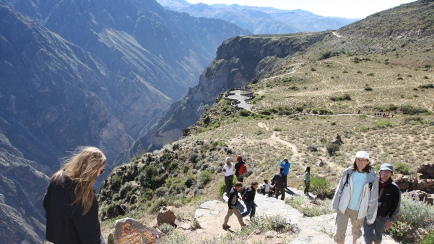 Arequipa: Encuentran a turistas franceses perdidos en el Valle del Colca. (Perú21)