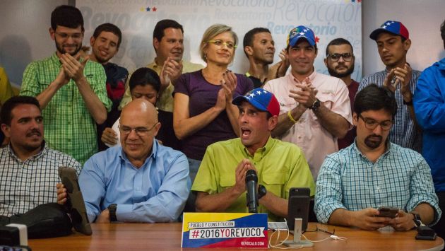 Venezuela conocerá este martes si se inicia referendo revocatorio contra Nicolás Maduro. (EFE)