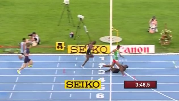 Campeón mundial de 1,500 metros se tiró de cabeza para ganar carrera. (captura)