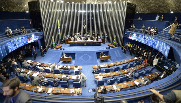 Fase clave del juicio político impulsado contra Dilma Rousseff fue debatida en el Pleno del Senado de Brasil. (EFE)