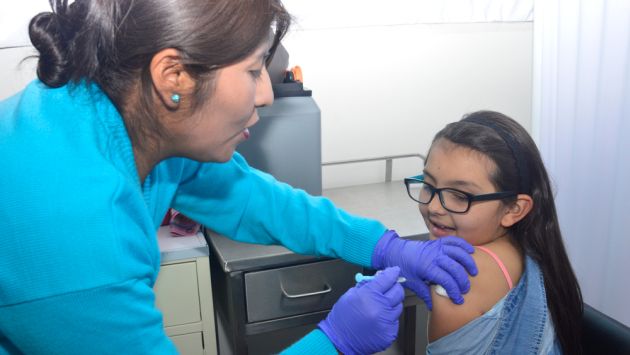 Recomiendan la vacunación para niñas y adolescentes antes de que corran el riesgo de contraer el virus.