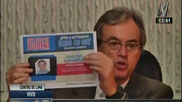 Carlos Basombrío muestra el rostro de Carlos Feijoo y un número de teléfono para proporcionar cualquier información. (Captura de TV)