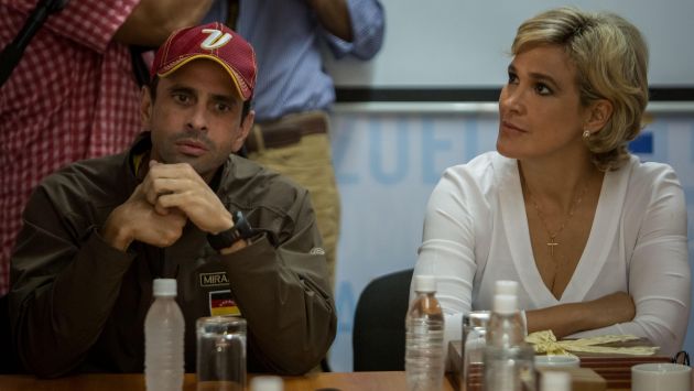 El excandidato presidencial y líder político venezolano, Enrique Capriles se reúne con la precandidata a la presidencia de Ecuador, Cynthia Viteri. (EFE)