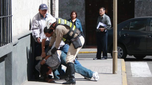 La delincuencia no se detiene. Gobierno espera frenar ola de crimen que aterroriza a los ciudadanos. (Perú21)