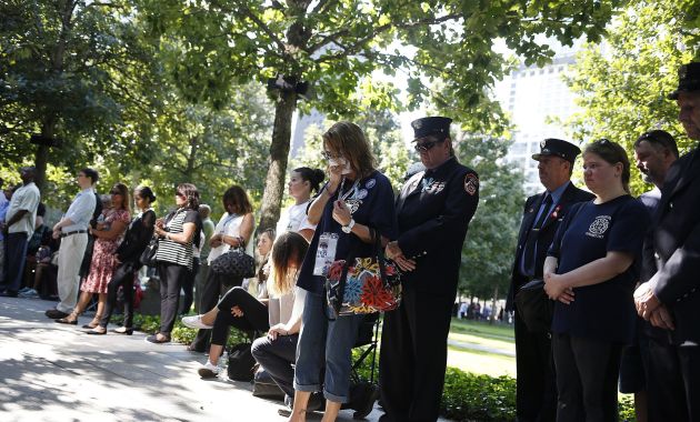 Ciudadanos de Nueva York acudieron a la ceremonia que conmemora 15 años de los atentados al World Trade Center. (EFE)