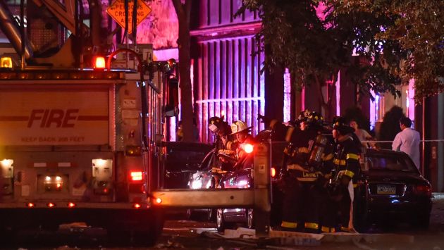 Bomberos acudieron al lugar de la explosión en el barrio de Chelsea, Manhattan, Estados Unidos. (Reuters)