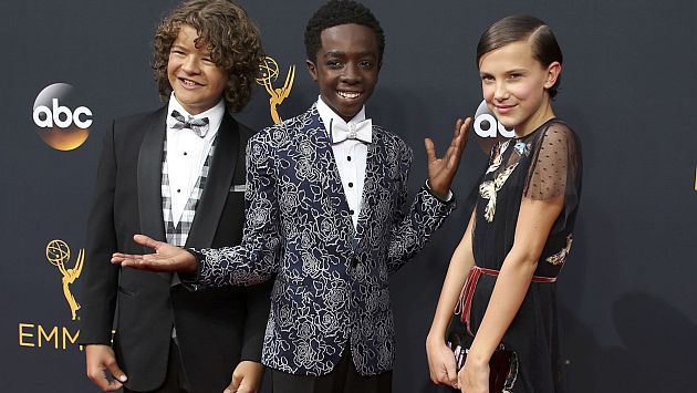 Strangers Things: Protagonistas de serie repartieron sánguches durante Premios Emmys. (Reuters)