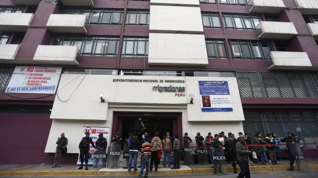 En veremos. No se sabe cuándo se normalizará la atención en la sede central de Migraciones. (Perú21)