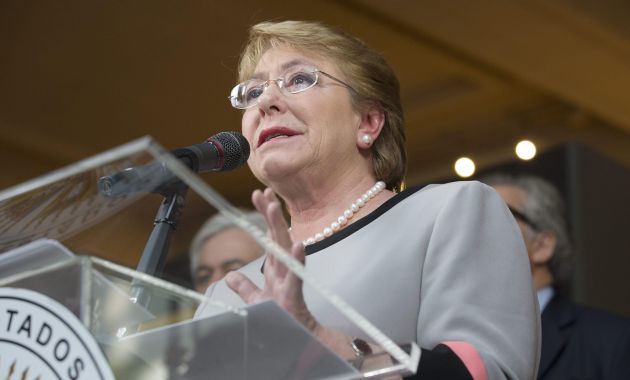 Michelle Bachelet, presidenta de Chile, decidió retirar la demanda que presentó contra revista (Efe).