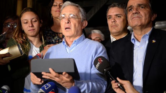 Álvaro Uribe llamó a un "gran pacto nacional" luego del triunfo del "no". (AFP)