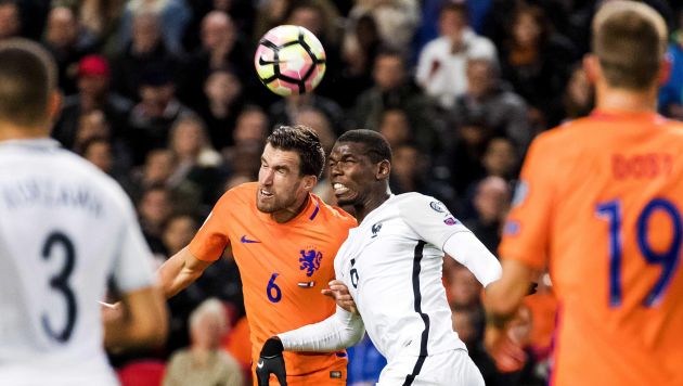 Uno fue suficiente. El solitario gol de Pogba fue suficiente para que Francia doblegue a Holanda. (EFE)