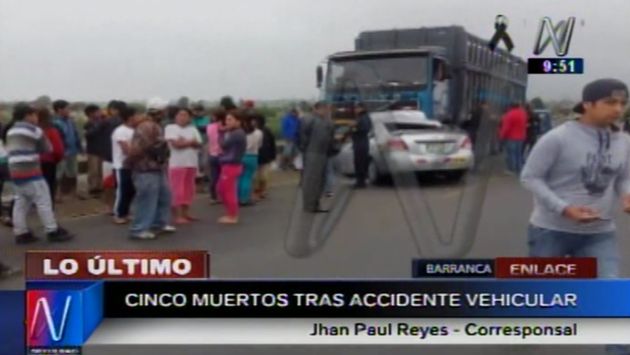 Choque de auto con camión en Barranca dejó al menos 5 muertos. (Captura de video)