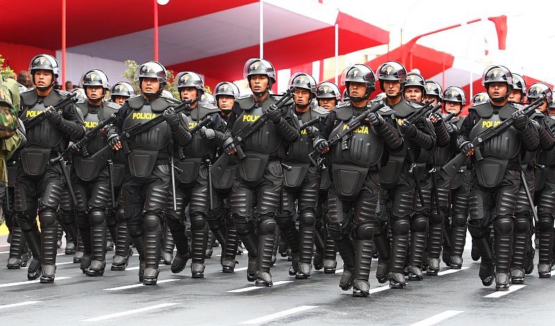 Pleno del Congreso aprobó dictamen sobre adelanto del aumento de sueldo a policías y militares. (Perú21)