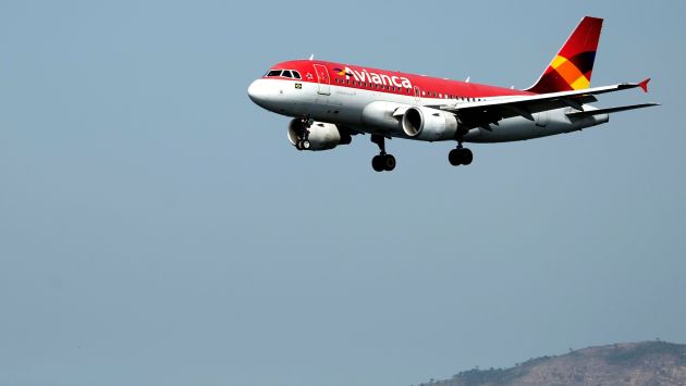 Avianca suspendió sus vuelos a Venezuela tras incidente con avión militar. (AFP)