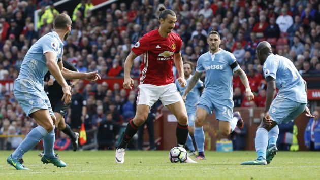 Manchester United venció 1-0 a Manchester City y logró avanzar en la Copa de la Liga. (Reuters)