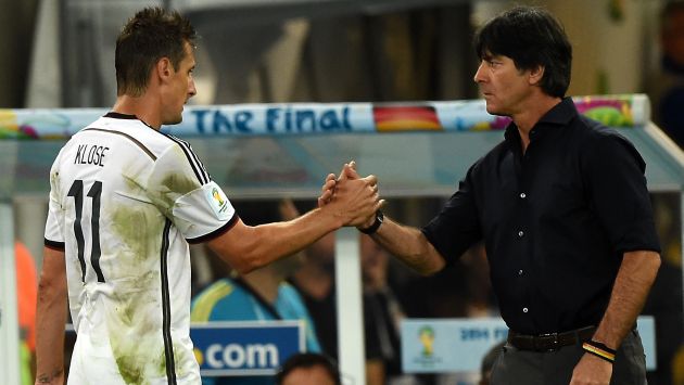 Miroslav Klose colgó los chimpunes oficialmente luego de haber jugado por el Lazio de Italia. (AFP)