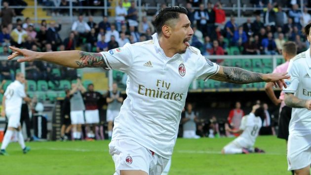 Gianluca Lapadula marcó un golazo de taco y le dio la victoria al AC Milan. (AFP)