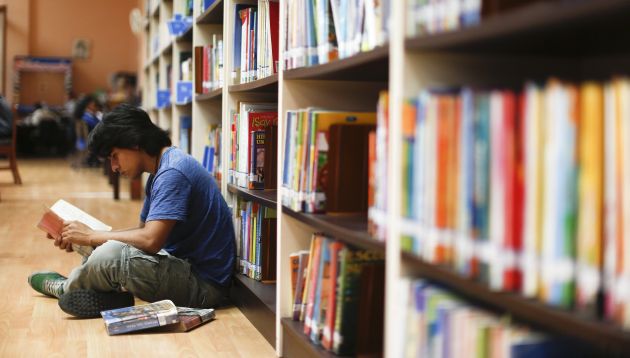El porcentaje de lectores jóvenes, de 18 a 29 años, está aumentando en el Perú. (USI)