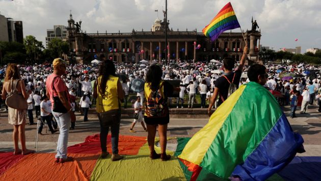 Rechazan propuesta de Peña Nieto de avalar el matrimonio igualitario en México. (Reuters)