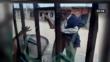Tumbes: Anciano de 95 años atacó a bastonazos a su esposa en plena vía pública [Video]