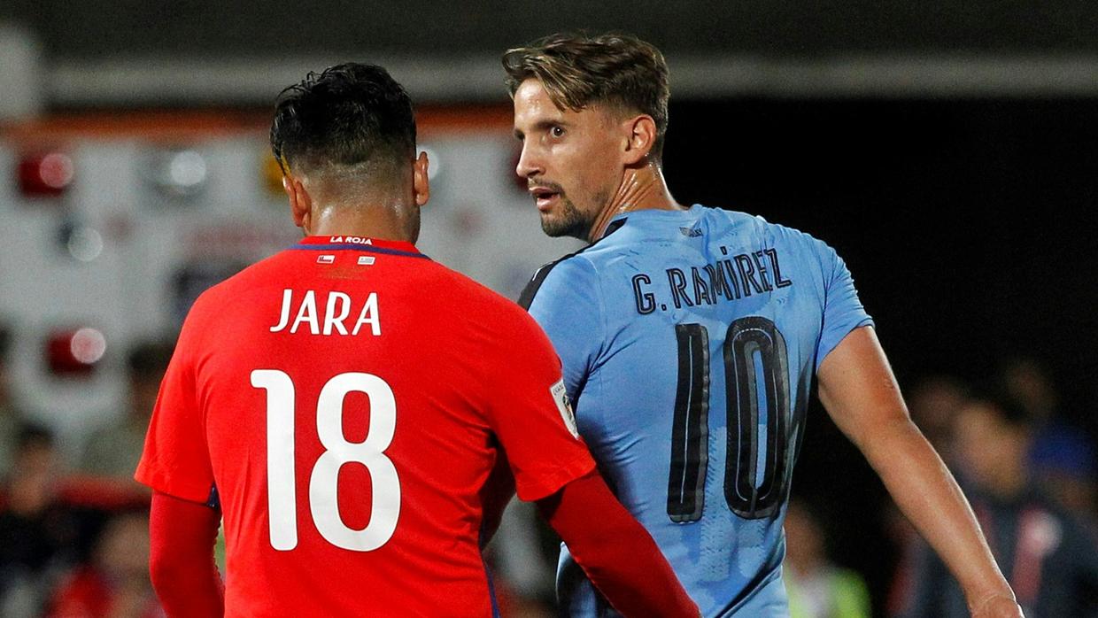 Chile vs. Uruguay: Gonzalo Jara tuvo una nueva acción antideportiva