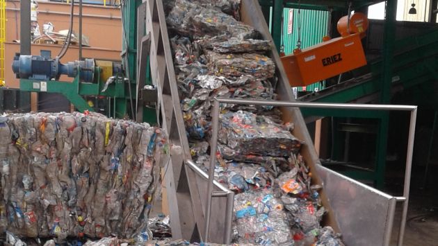 Perú produce 1,200 toneladas de botellas plásticas recicladas al mes. (Difusión)