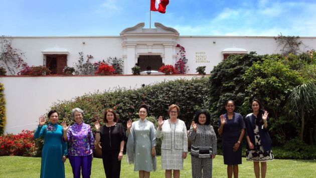 Primera dama Nancy Lange recibió a esposas de líderes de APEC. (Andina)
