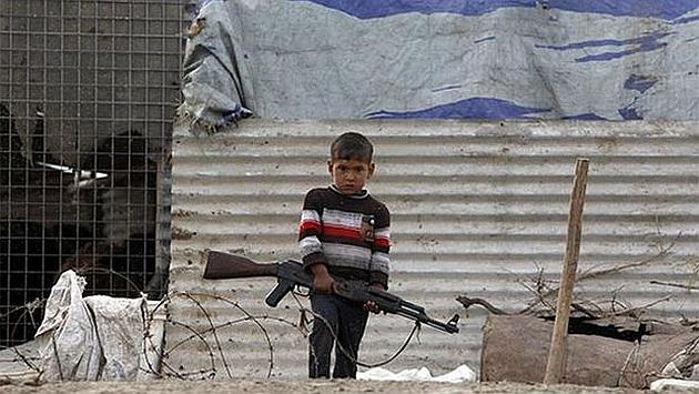 El 50% de los desplazados en Siria son niños y decenas son reclutados por grupos armados. (Reuters)