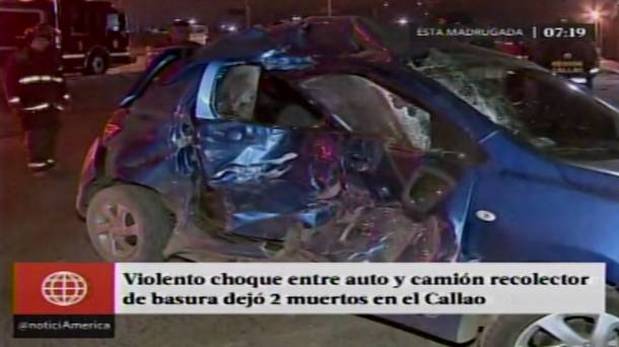 Madre e hijo murieron en choque de auto y camión recolector de basura en Ventanilla. (Captura de video)