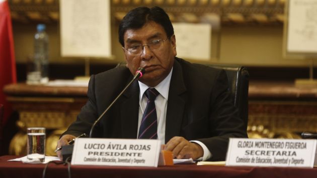 Lucio Ávila aboga por universidad ante ministro Jaime Saavedra. (Renzo Salazar)