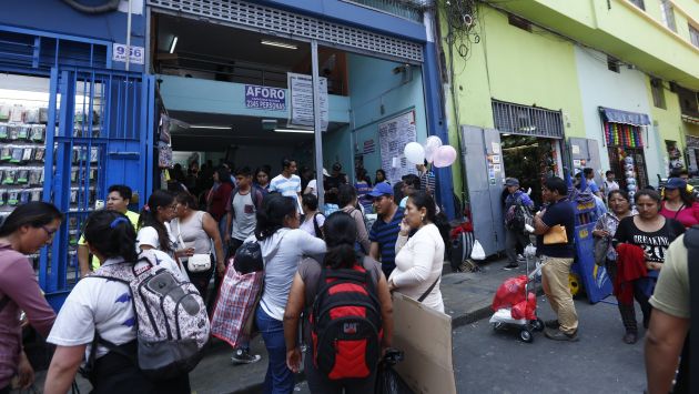 Contraloría pide a municipalidades sancionar a centros comerciales que no cumplan con Defensa Civil. (Perú21/Referencial)