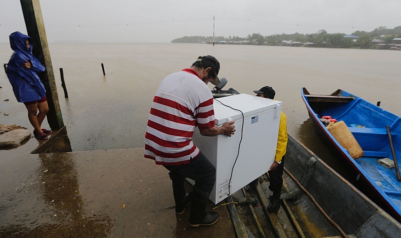 Nicaragua decreta estado de emergencia nacional por huracán Otto, terremoto y tsunami. (AFP)