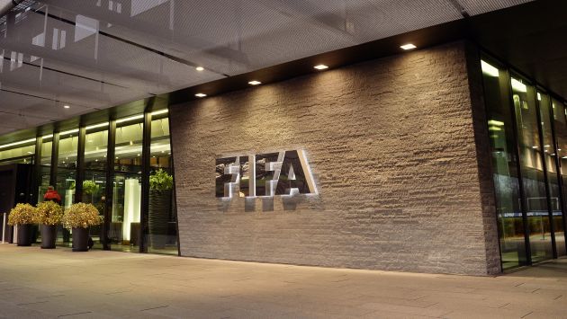 Demanda contra FIFA por prohibir traspasos de menores. (AP)