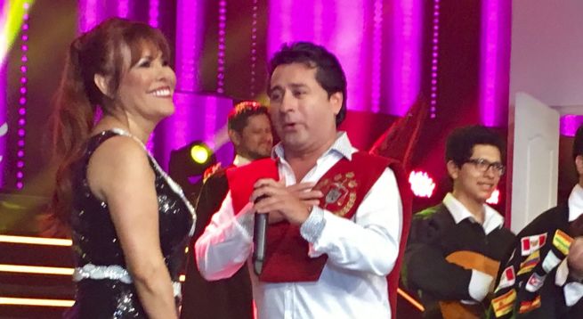Magaly Medina recibió la sorpresa de su novio en el programa de Latina. (Foto: Beto Ortiz en Twitter @malditaternura)