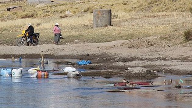 Autoridad Nacional del Agua recolecta una tonelada de basura en las riberas del río Ilave. (Los Andes)