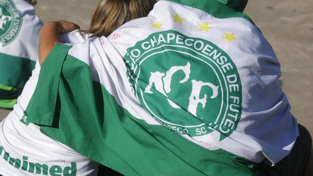 Chapecoense modificó su escudo tras tragedia aérea y título de Copa Sudamericana. (EFE)