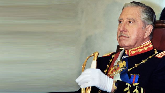 Familiares y amigos de Pinochet conmemoran 10 años de la muerte de Pinochet. (AFP)