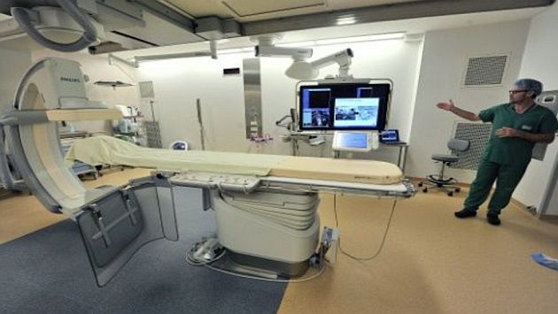 Italia: Hacen innovador transplante de riñón a niña tras quitarle el bazo. (AFP)