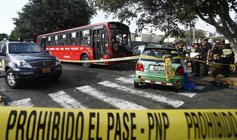 Suspenden a empresa de transportes implicada en choque donde murió rector y resultó herido Alberto Beingolea. (Luis Centurión/Perú21)