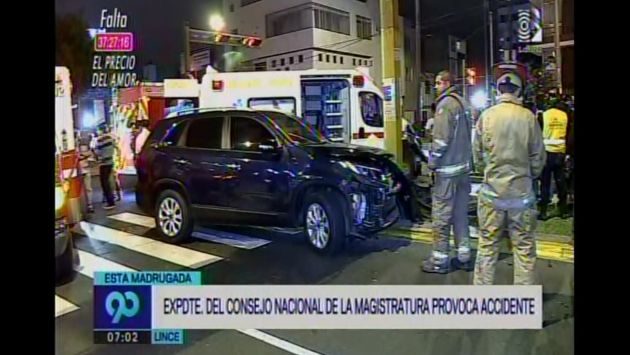 Ex magistrado del CNM chocó su vehículo contra ambulancia en Lince y dejó dos heridos. (Captura de video)
