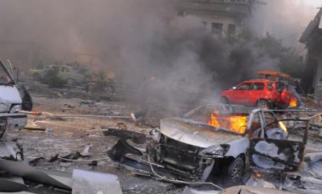 Yihadistas atacaron sede con tres coches bombas (El Financiero).
