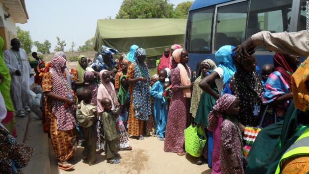 Nigeria: Ejército rescata 1,880 civiles de manos del grupo islamista Boko Haram. (CNN)