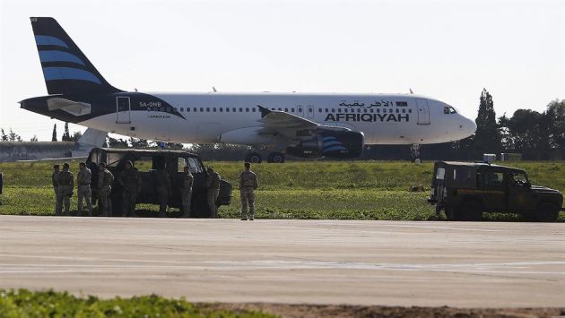 Liberaron a 25 de los 118 pasajeros secuestradas a bordo de avión en Malta. (Reuters)