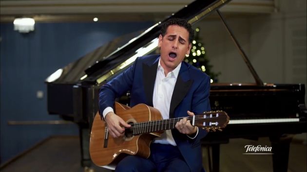 Juen Diego Florez nos canta 'Noche de Paz' por Navidad. (Facebook)